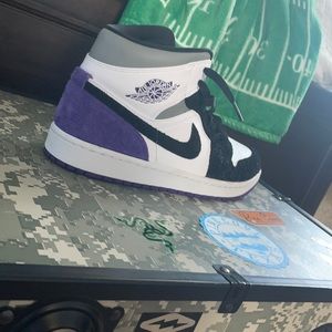 Jordan 1 mid se purple